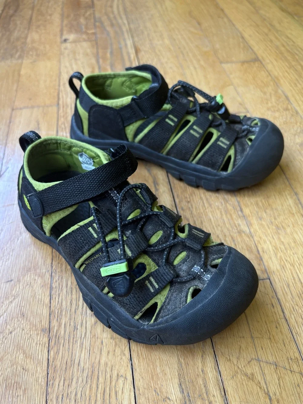 Keen Kids Newport H2 Black and Green Closed-Toe Water Sandals
